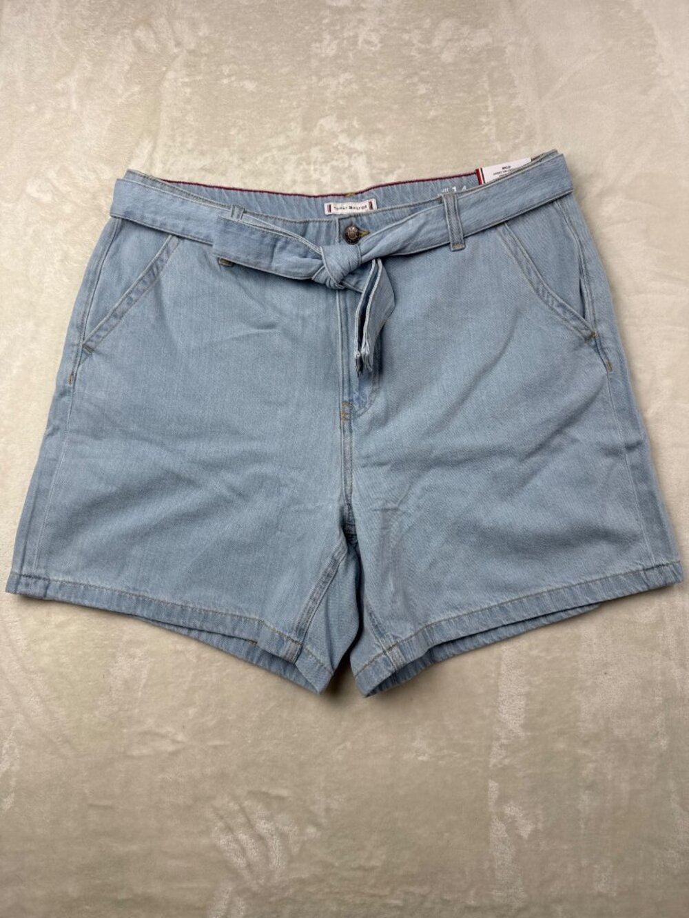 Tommy Hilfiger Womens Light Wash Denim Shorts Size 14 With Belt 100% Cotton